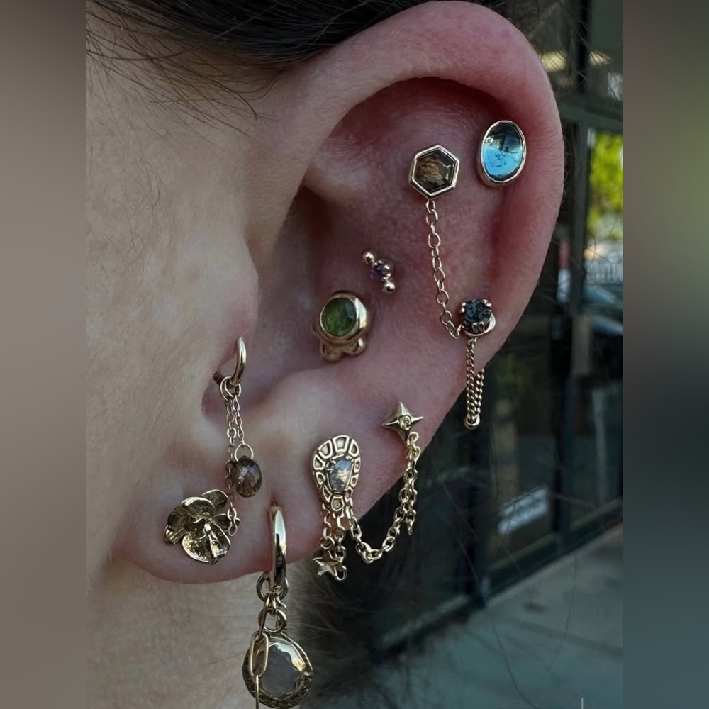 New Mettle and Silver mosaic threadless end w diamond slice in yellow gold 🤍🩶